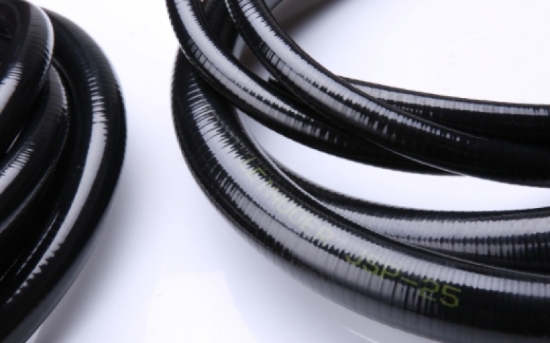 食品機械頻繁清潔，什么軟管耐沖又耐腐蝕？